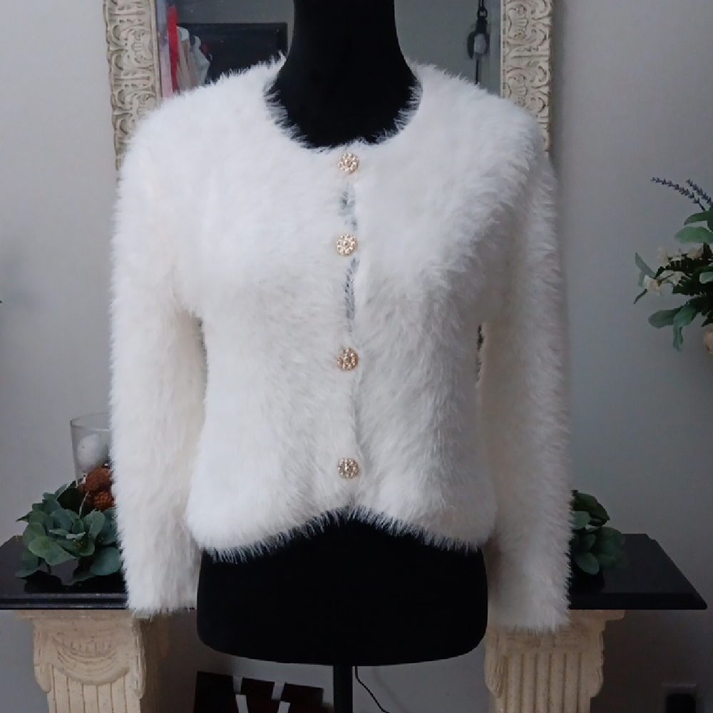 Elegant White Fuzzy Crop Top Cardigan